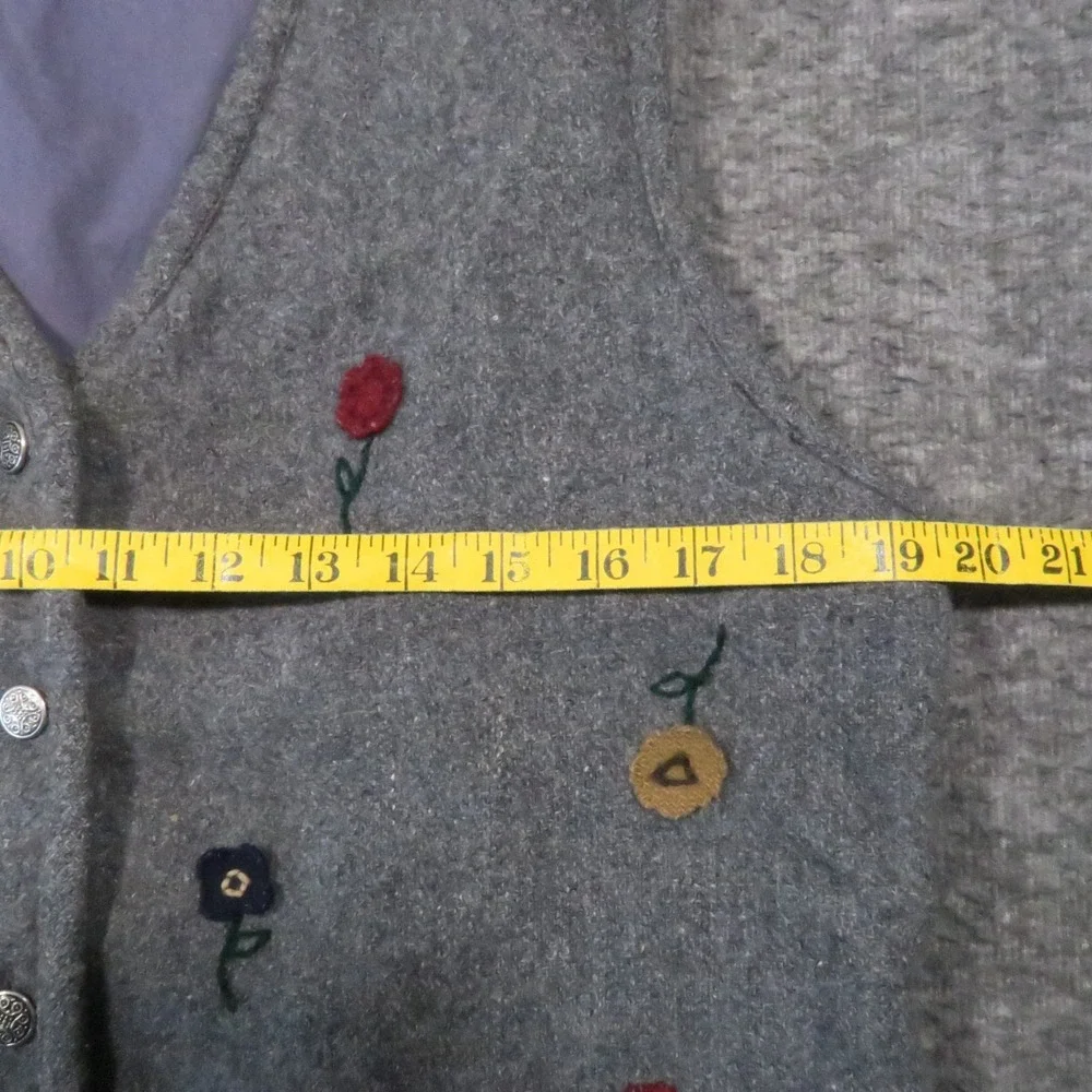 Casey & Max Wool Vest M Gray Floral Embroidered Metal Button Cottagecore Boho - Picture 4 of 9